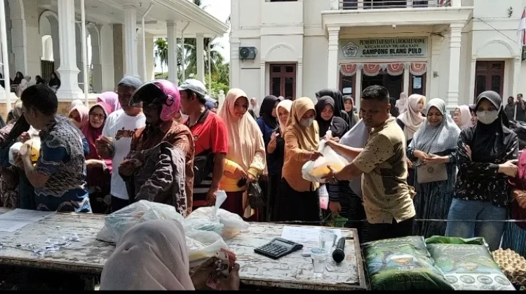 Operasi Pasar di Blang Pulo Bantu Warga Dapatkan Sembako Murah