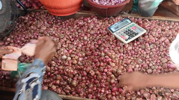 Harga Bawang Merah di Pasar Inpres Lhokseumawe Naik jelang Idul Adha