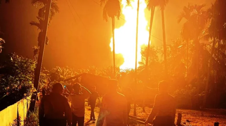 Pengeboran Sumur di Aceh Utara Semburkan Api Puluhan Meter, Warga Panik