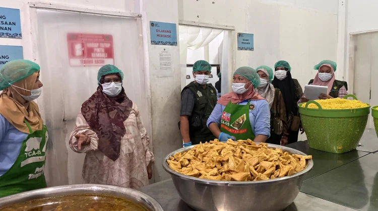 Petugas Dinkes Lhokseumawe Sidak Keamanan Pangan SPPG