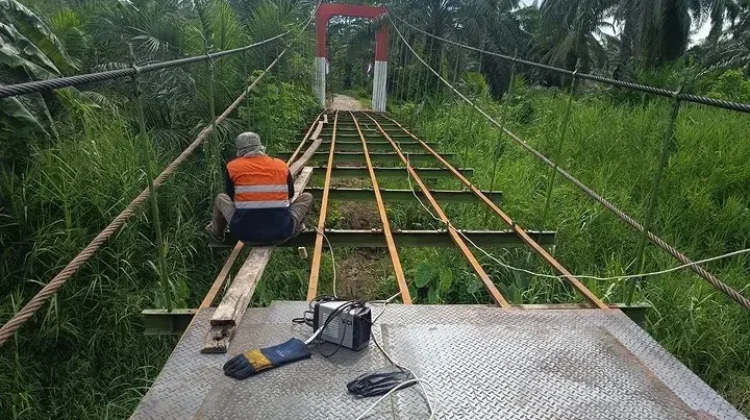 Semangat Gotong Royong Warnai Pembangunan Jembatan Gantung Cot Girek Aceh Utara