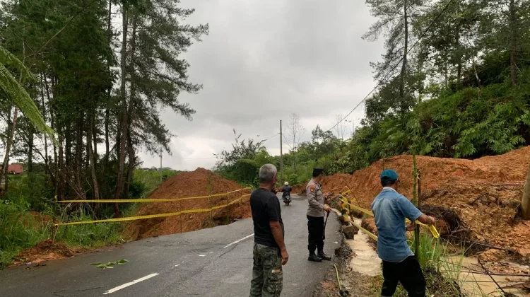 Polisi Imbau Pengendara Waspadai Titik Rawan Longsor di Jalan KKA Bener Meriah