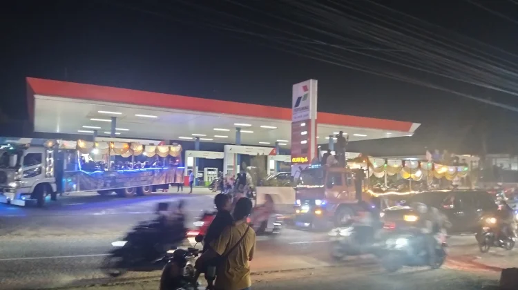 Ratusan Mobil Meriahkan Pawai Takbir di Lhokseumawe