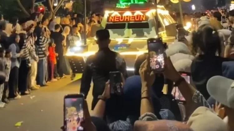 Bupati Al-Farlaky Lepas Pawai Takbir Keliling di Aceh Timur