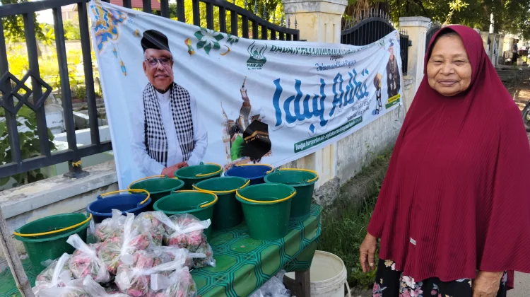 Harum Bunga Makam Hidupi Harapan Aminah