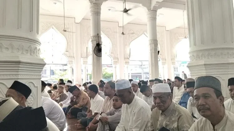 Jamaah Antusias Ikuti Salat Id di Masjid Al-Hikmah Cunda