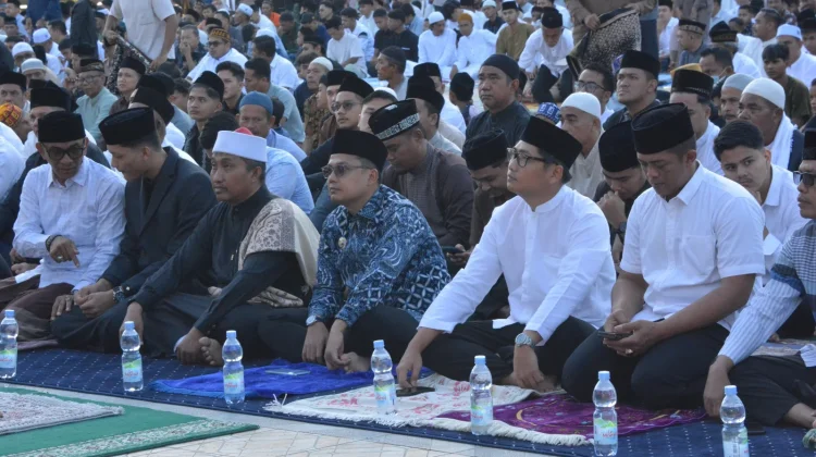 Jeffry-Haikal Shalat Idul Adha Bersama Ribuan Jamaah