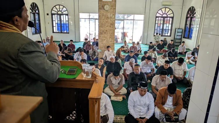 Kapolres AKBP Ahzan Sholat Idul Adha bersama Warga di Masjid Babuttaqwa Mapolres