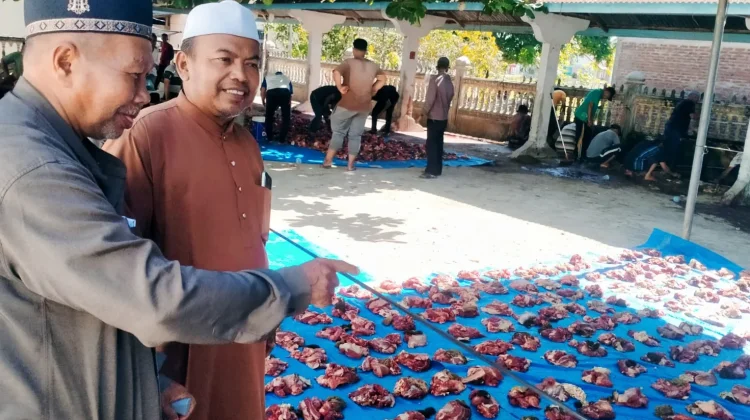 BKM Masjid Besar Al-Huda Tanah Pasir Salurkan 1.360 Paket Daging Kurban ke 6 Desa