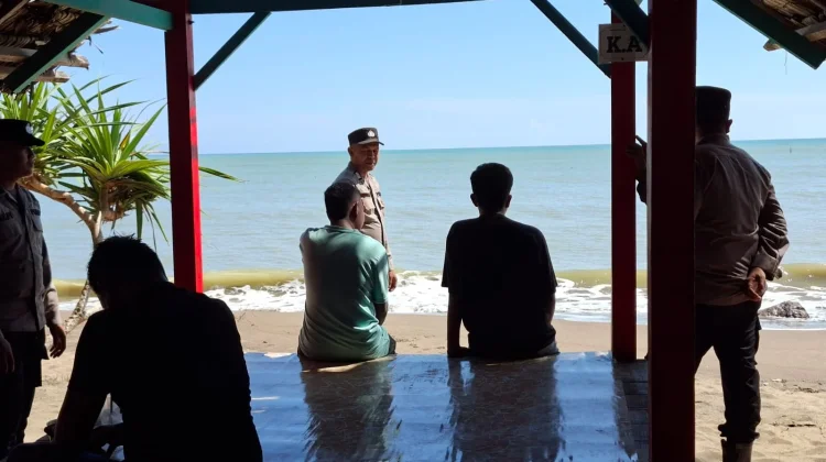 Polres Lhokseumawe Laksanakan Pengamanan Wisata Pantai Lancok Libur Idul Adha