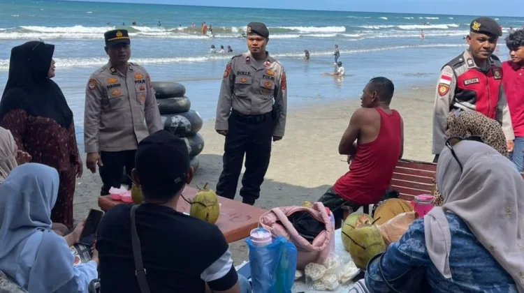 Patroli Wisata Pantai Ujong Blang, Personel Polres Lhokseumawe Sampaikan Imbauan
