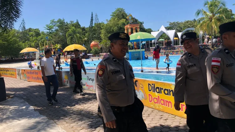 Polisi Ikut Amankan Wisata Water Boom Mangat Ceria saat Libur Idul Adha 1447 H