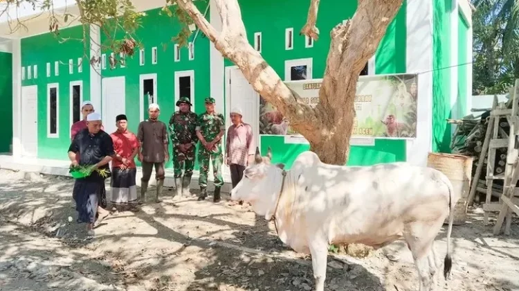 Danramil Hadiri Penyerahan Sapi Qurban Bantuan Kasad di Yayasan Malem Diwa