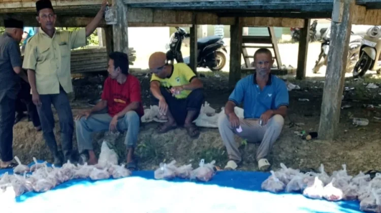 Warga Desa Buket Seuraja Antusias Sambut Pembagian Daging Kurban