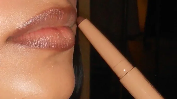 Mengenal Lip Liner dan Kegunaannya untuk Tampilan Bibir Lebih Rapi