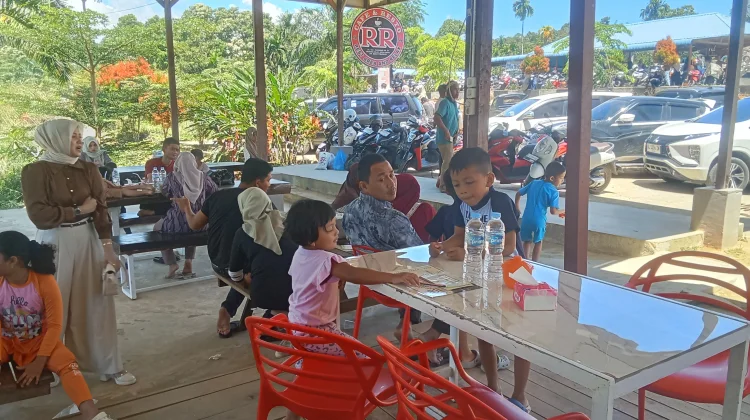 Cafe&Resto RR Nongkrong Asik Sambil Menikmati Pemandangan Gunung