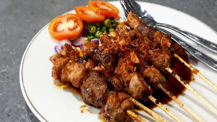 Lezat Sate Kambing Rumahan, Teman Santap Keluarga saat Iduladha