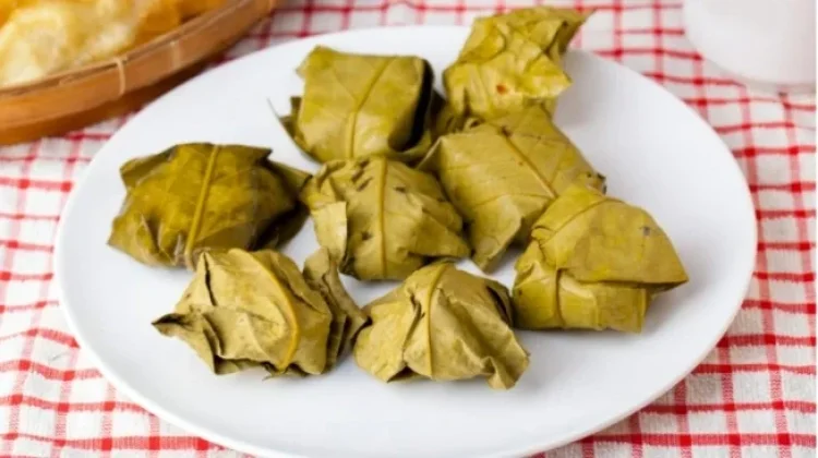 Selain Plastik, Ini 7 Daun yang Cocok untuk Membungkus Masakan