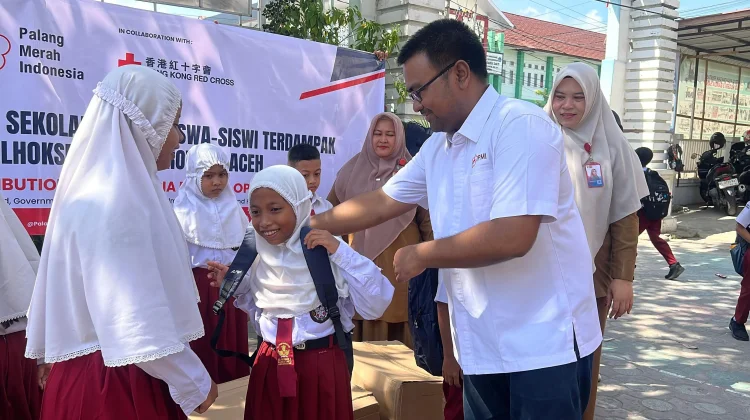 Peduli Pendidikan Pasca-Bencana, PMI Kota Lhokseumawe Salurkan 1.500 Paket 'School K