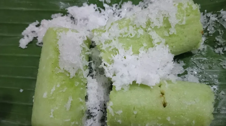 Kue Putu Bambu Tradisional Tetap Jadi Favorit, Cita Rasa Tak Lekang oleh Waktu