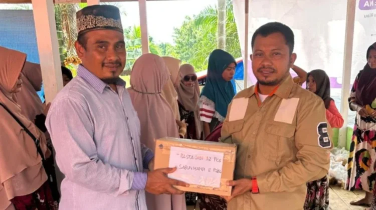 Majelis Taklim Rauzatul Jannah Salurkan Bantuan Sembako untuk Warga Huntara