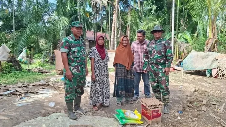 Dandim Aceh Utara Salurkan Bantuan Sembako untuk Warga Terdampak Angin Kencang