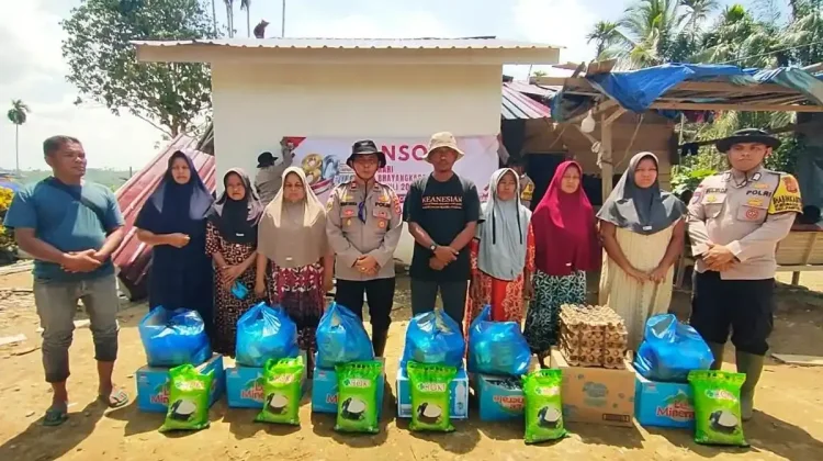 Tak Sekadar Menjaga Kamtibmas, Polisi Bantu Korban Bencana