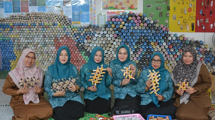 PKK Langsa Apresiasi Inovasi SDN 2, Sampah Plastik Disulap Jadi Produk Bernilai