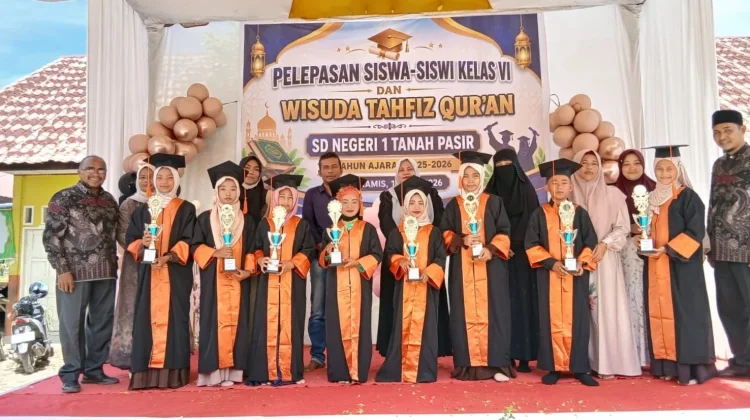 Pelukan Terakhir: Isak Tangis Warnai Perpisahan SDN 1 Tanah Pasir