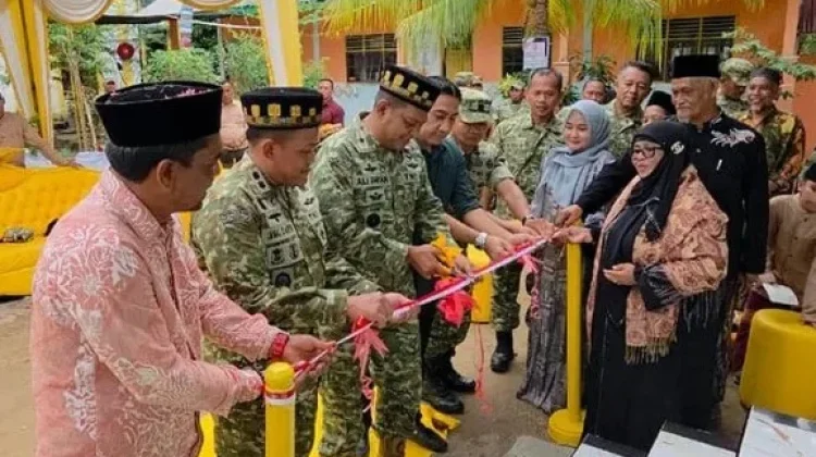 TNI Bangun Kembali Balai Pengajian Anak Yatim yang Ambruk Diterjang Banjir