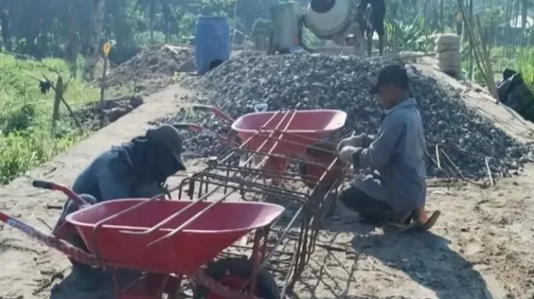 Pembangunan Jembatan Perintis Rambong Payong Terus Berjalan