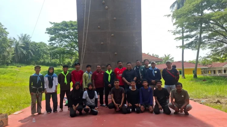 Dinas Pendidikan Lhokseumawe Gandeng UMPAL dan EDELWEIS Gelar O2SN Panjat Tebing