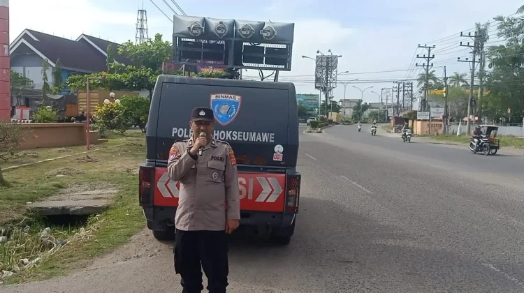Sat Binmas Polres Lhokseumawe Edukasi Masyarakat di SPBU Kutablang