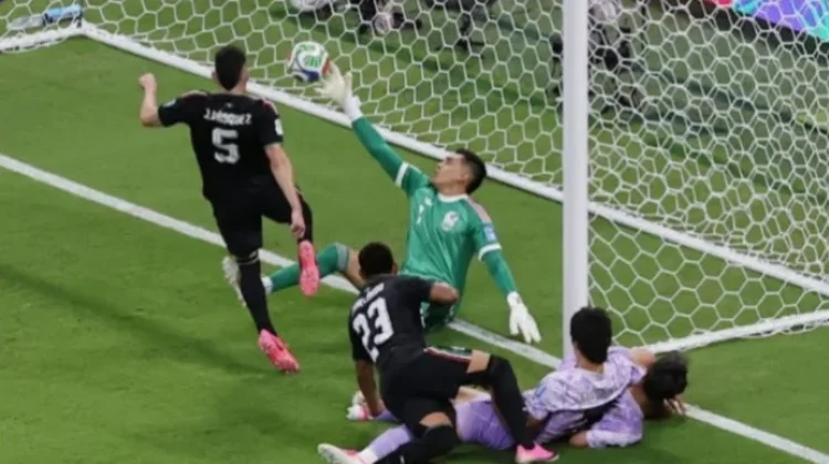 Meksiko vs Korsel: Momen Blunder Kim dan Aksi Akrobatik Alvarez