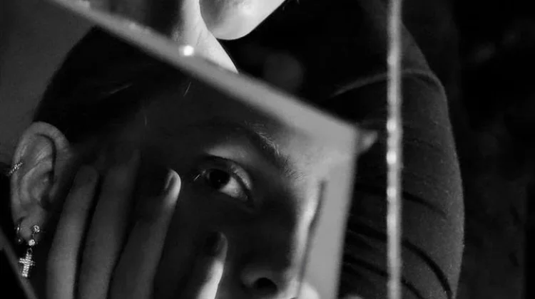 Pernah Merasa Tidak Pantas Dipuji? Bisa Jadi Itu Imposter Syndrome
