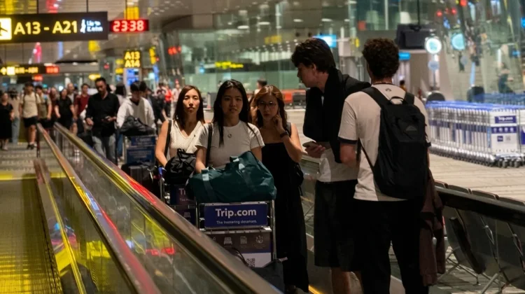 Mengamati Denyut Sibuk Penumpang Bandara Internasional Changi Singapura
