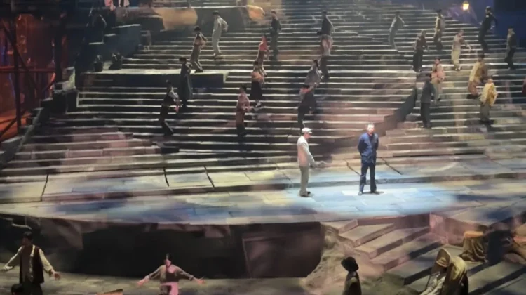 Sensasi Menonton Teater 360 Derajat di Chongqing 1949