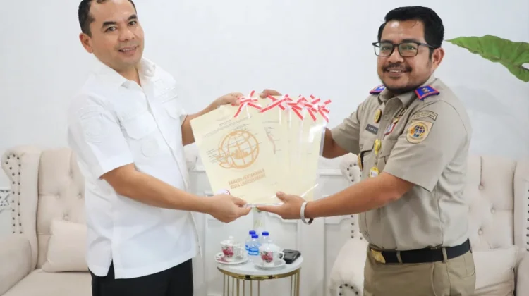 Kantor Pertanahan Serahkan Sertipikat Aset Daerah Lhokseumawe
