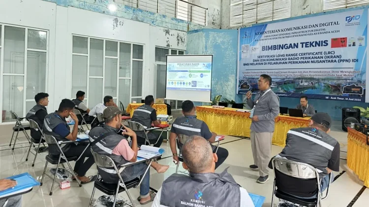 Balmon Aceh Latih Nelayan Idi Gunakan Radio Maritim Sesuai Aturan