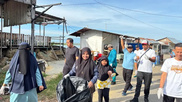 BNNK Lhokseumawe Bakti Sosial Bersihkan Sampah di Sekitar Waduk Pusong