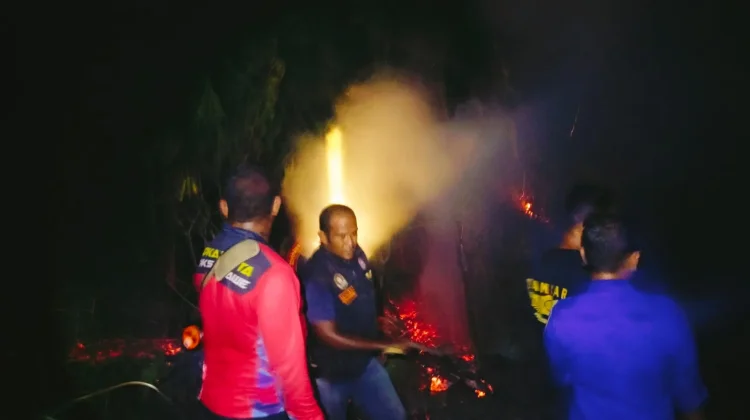Kebakaran Lahan Padang Sakti Nyaris Capai Permukiman Warga