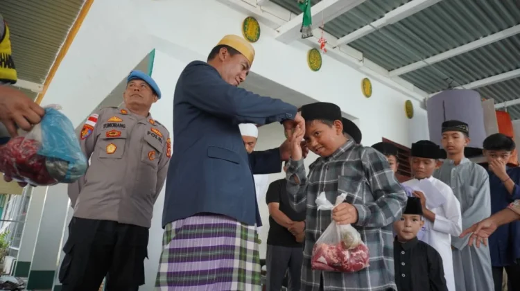 Kapolres Lhokseumawe Santuni 62 Anak Yatim di Hagu Selatan