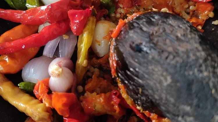 Kenapa Sambal Begitu nikmat dengan Sentuhan Ulegkan Tangan ?