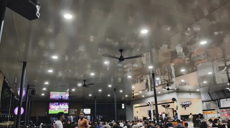Nobar Sepak Bola, Lebih dari Sekadar Menonton, Euforia Bersama yang Menyehatkan