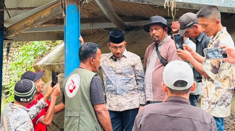 Haji Uma Apresiasi dan Bantu Aksi Swadaya Warga Bener Meriah