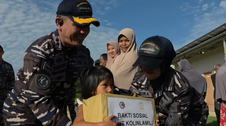 Sentuhan Kemanusiaan KRI Banjarmasin-592 Bangkitkan Harapan Penyintas Bencana