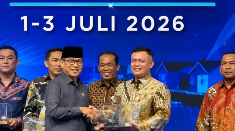 Bupati Terima Bantuan Excavator dari KKP untuk Rehabilitasi Infrastruktur