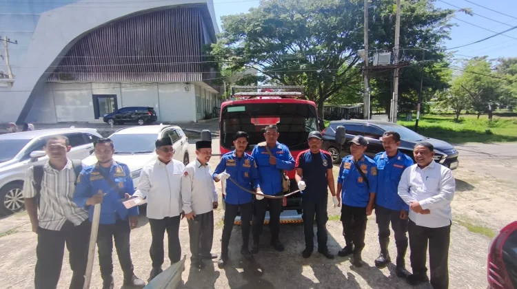 Damkar Lhokseumawe Evakuasi Ular Kobra di Kampus UIN