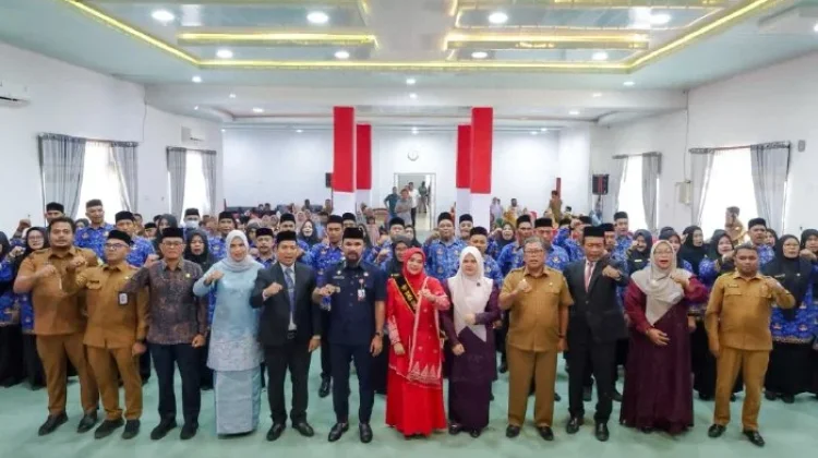 Bupati Al-Farlaky Lantik 45 Kepala Sekolah
