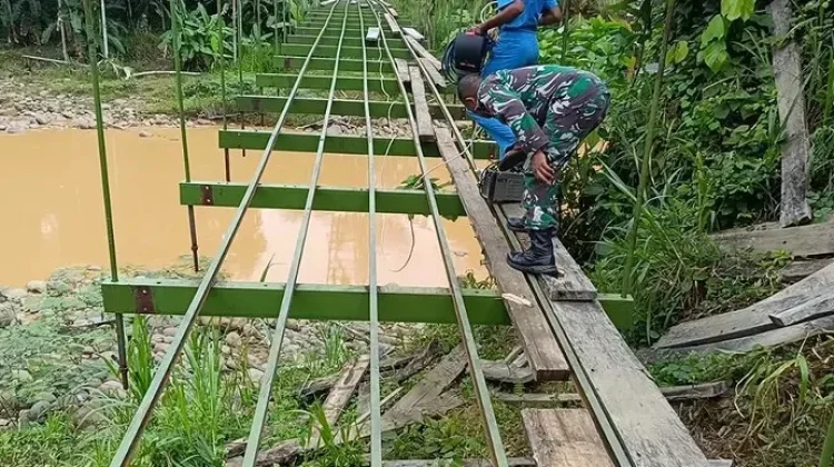 Jembatan Gantung Penghubung Tiga Dusun di Sawang Terus Dipacu